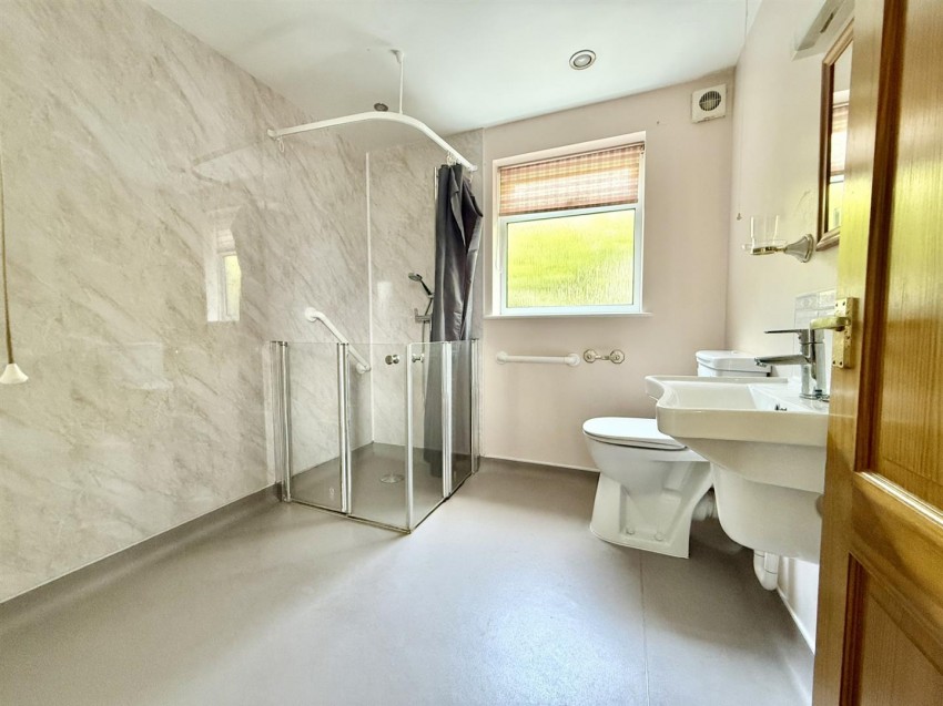 Images for 4 Beds & Annex