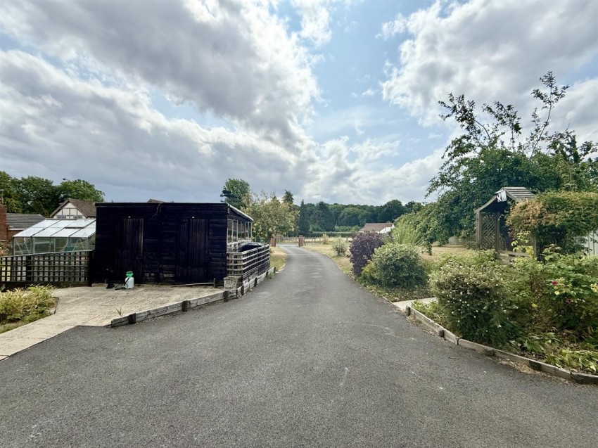 Images for 4 Beds & Annex