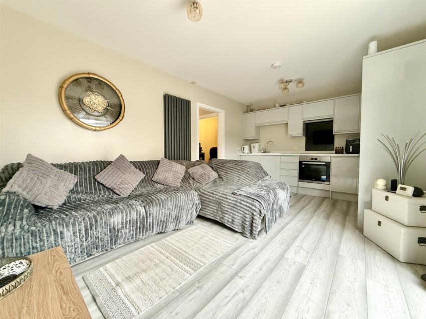 Images for Meadowleaze, Longlevens